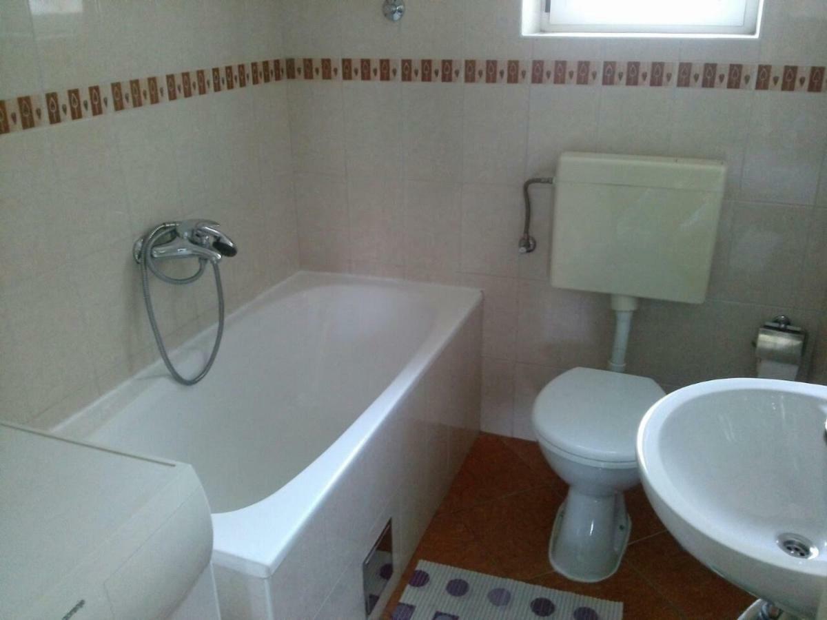 Apartment For 6 In Makarska Centar Luaran gambar